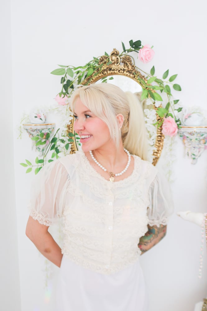 Image of Vintage 1950s D'signer by Formula Lace Bed Jacket (Small)