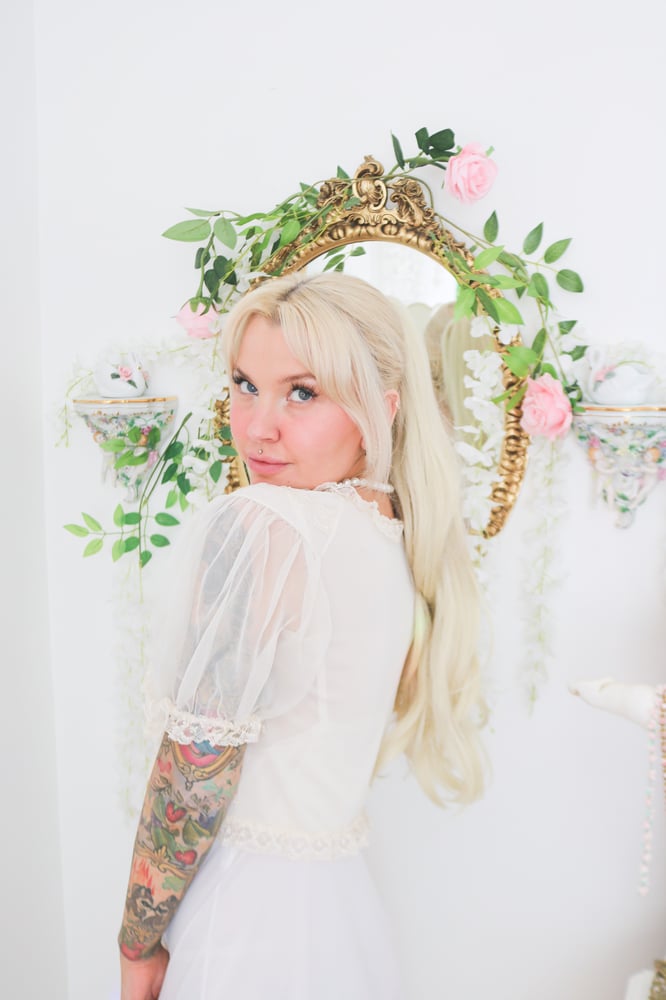 Image of Vintage 1950s D'signer by Formula Lace Bed Jacket (Small)
