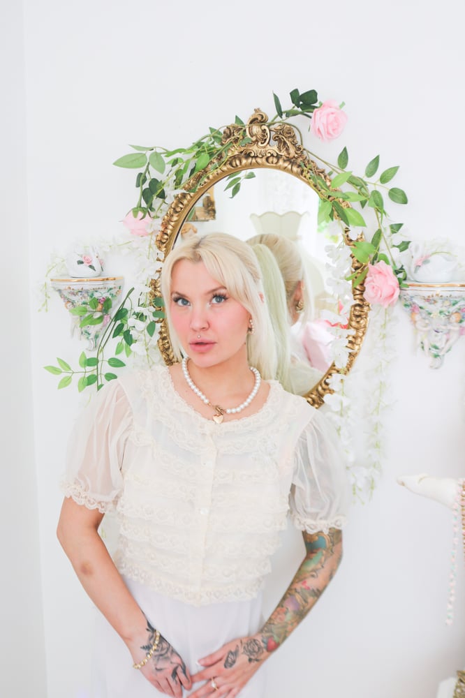 Image of Vintage 1950s D'signer by Formula Lace Bed Jacket (Small)