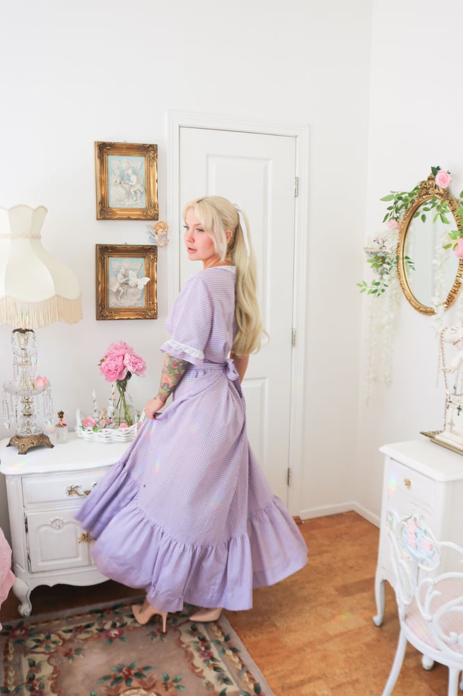 Image of STUNNING Vintage Authentic Handmade Lavender Prairie Dress (Large please see measurements)