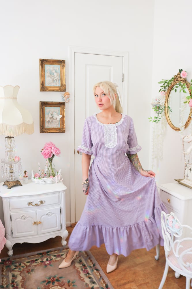 Image of STUNNING Vintage Authentic Handmade Lavender Prairie Dress (Large please see measurements)