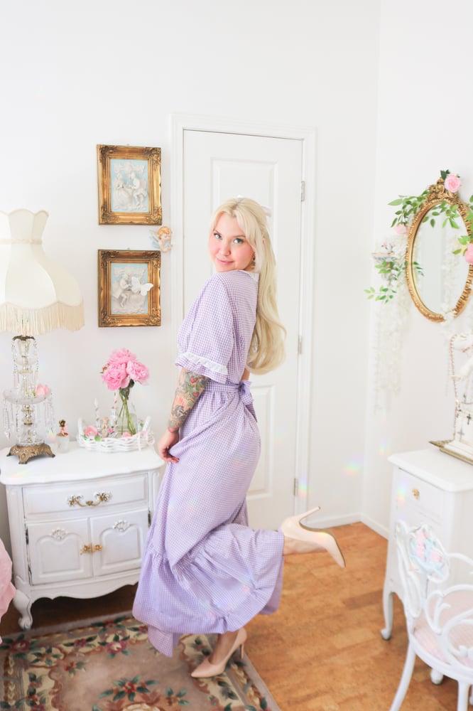 Image of STUNNING Vintage Authentic Handmade Lavender Prairie Dress (Large please see measurements)