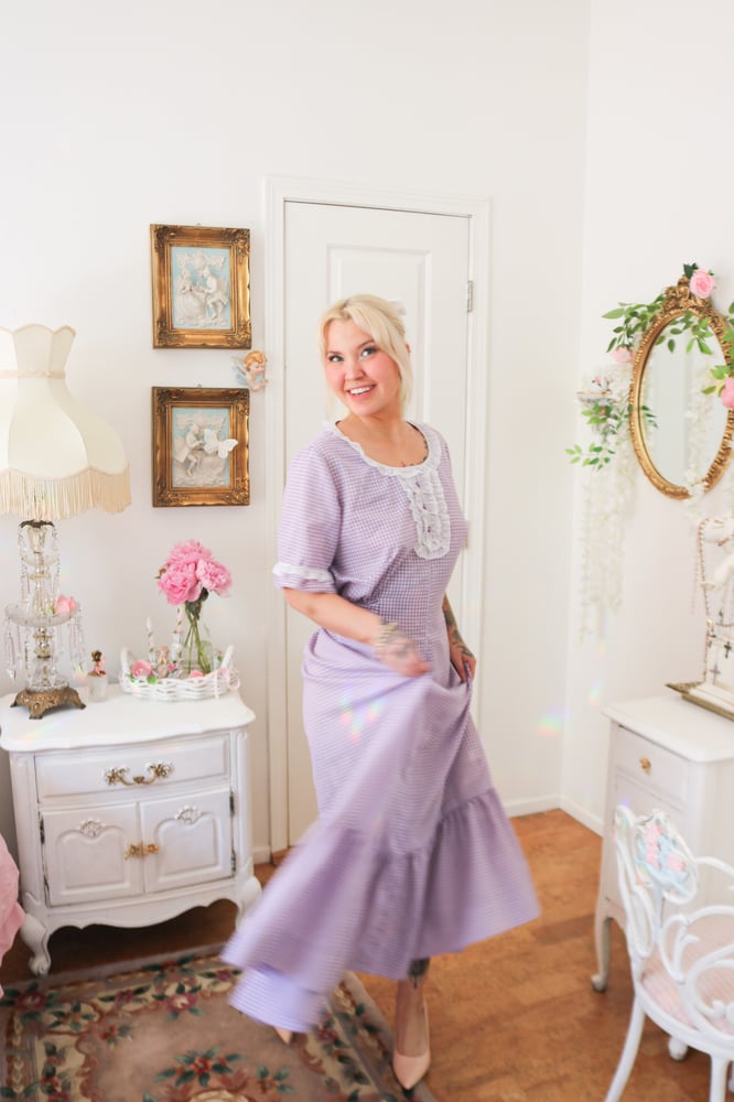 Image of STUNNING Vintage Authentic Handmade Lavender Prairie Dress (Large please see measurements)