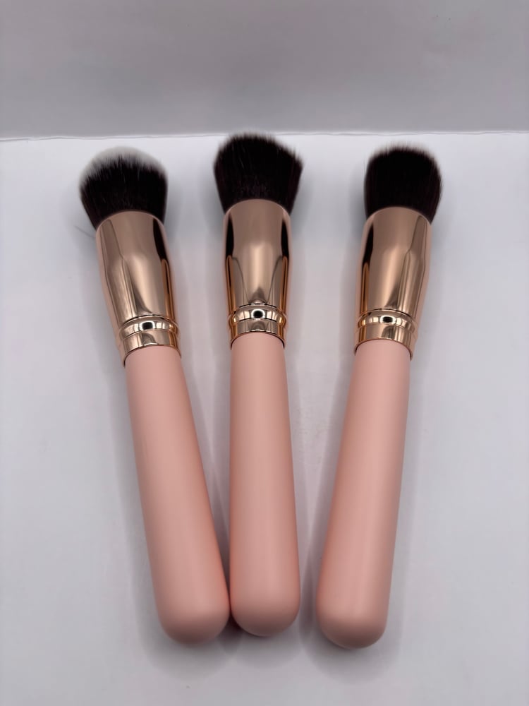 Image of Set of 3 makeup brushes 
