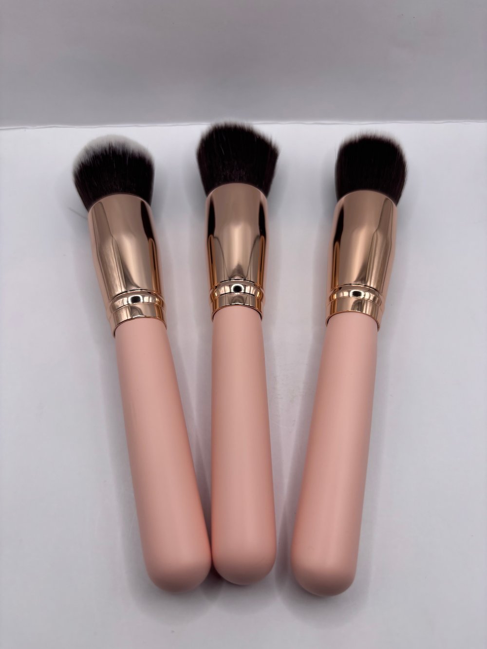 Image of Set of 3 makeup brushes 