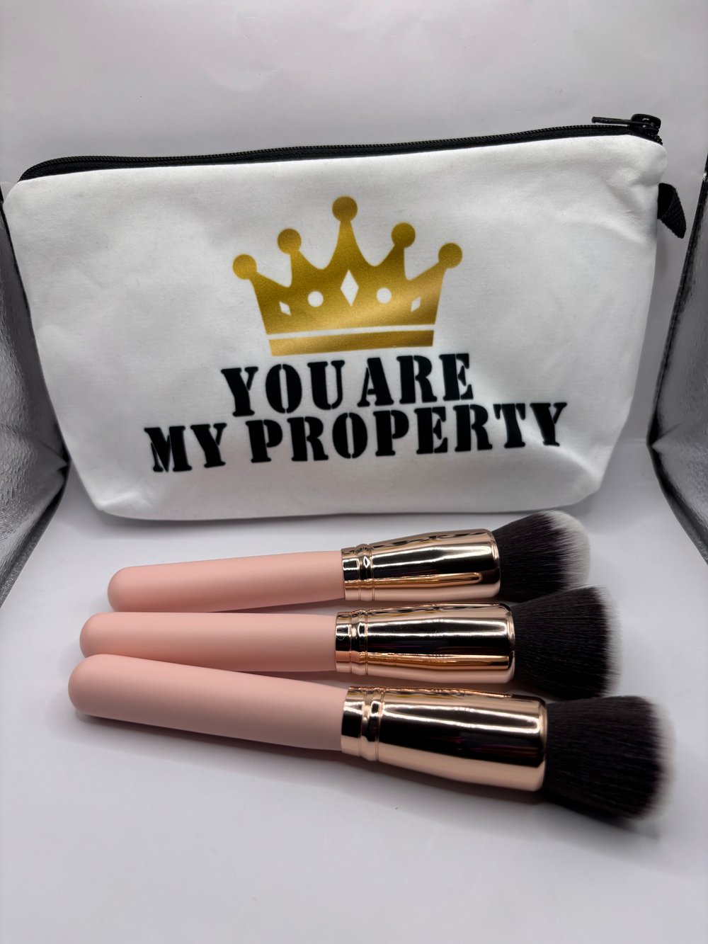 Image of Set of 3 makeup brushes 