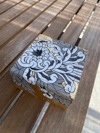 Image 1 of Chrysanthemum box