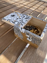 Image 3 of Chrysanthemum box