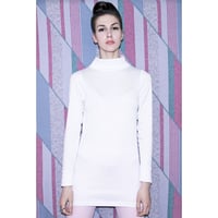 WHITE TURTLENECK