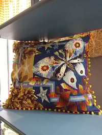 Image 1 of Coussin canevas vintage Papillon