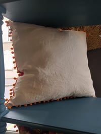 Image 3 of Coussin canevas vintage Papillon