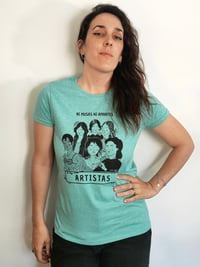 Image 2 of Ni musas ni amantes, ARTISTAS. Camiseta color verde agua.