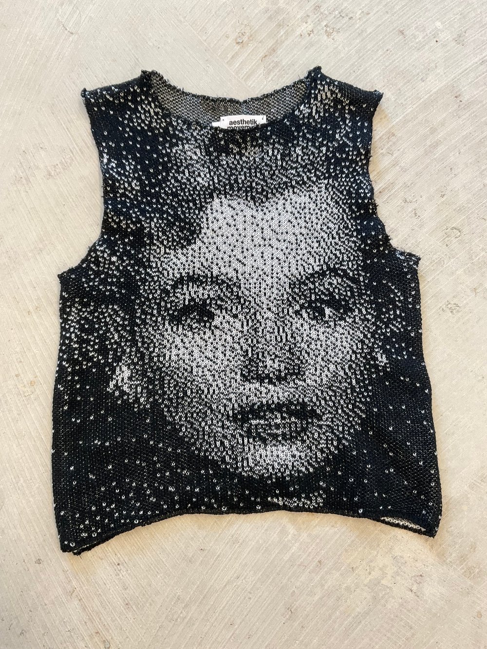 New merino wool knitted top M black nd white
