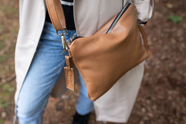 Sandstone: Classic Cross Body Bag 