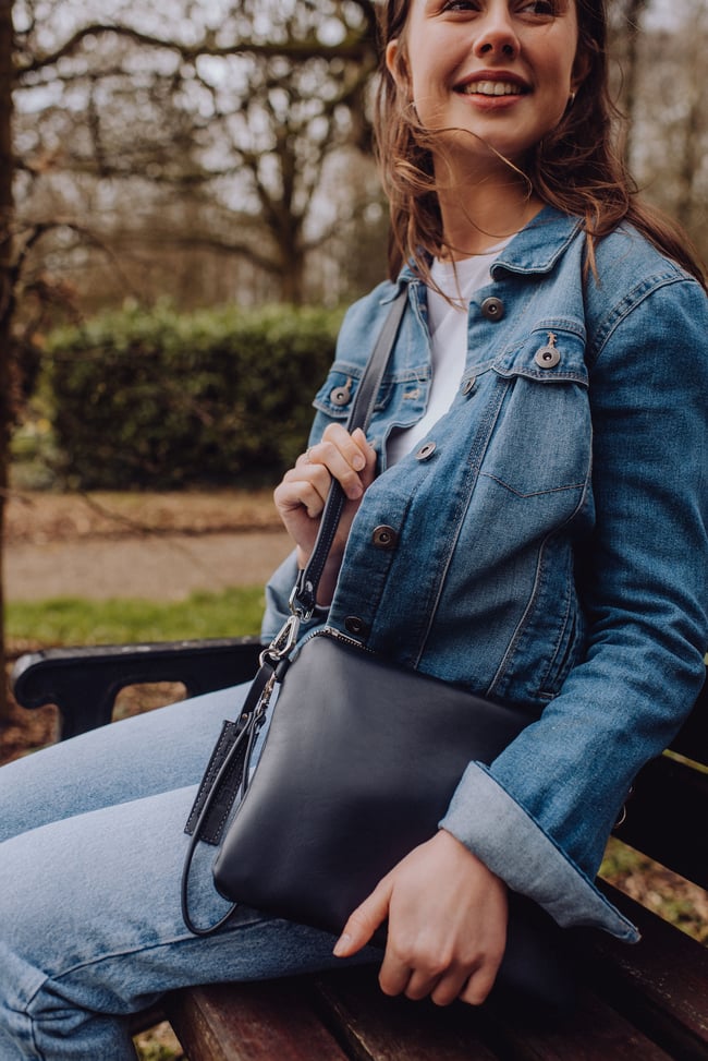 Navy: Classic Cross Body Bag 