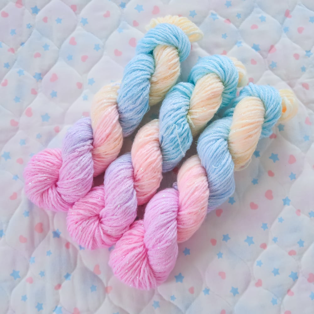 Iridescent Yarn: Tropical