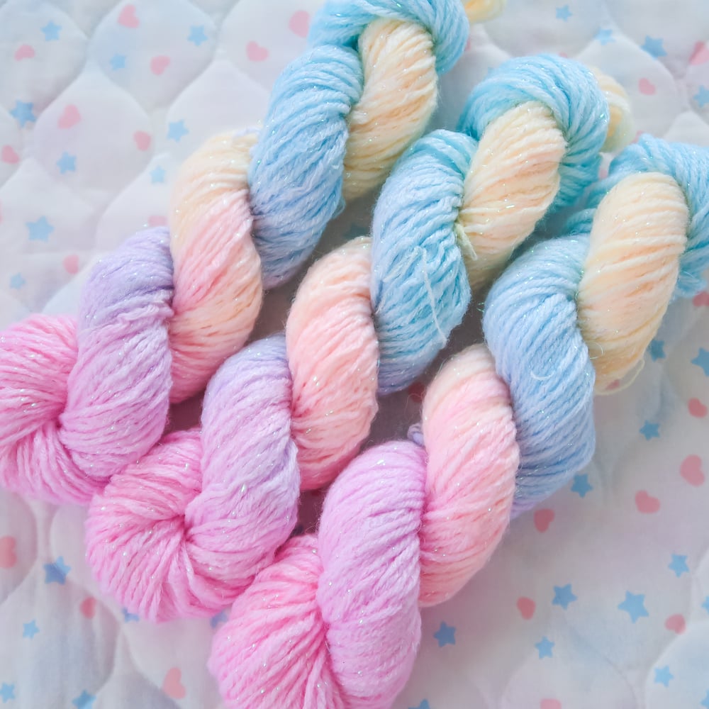 Iridescent Yarn: Tropical