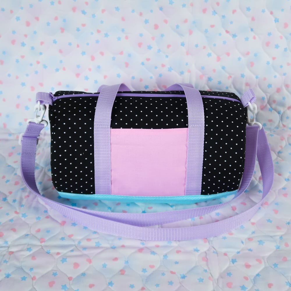 Round Duffle Bag: 09