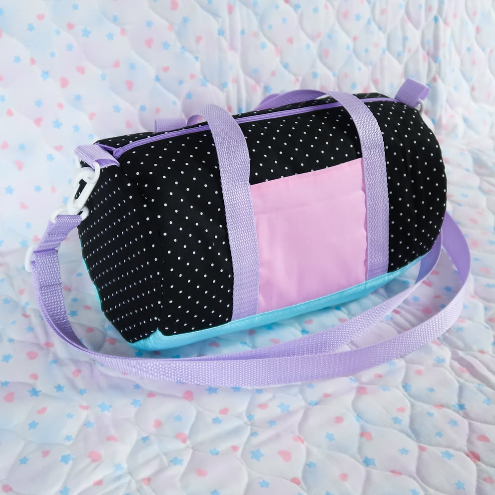 Round Duffle Bag: 09