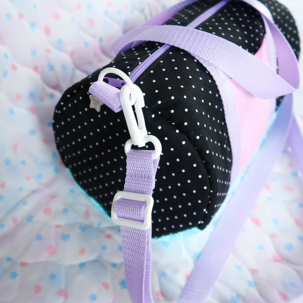 Round Duffle Bag: 09