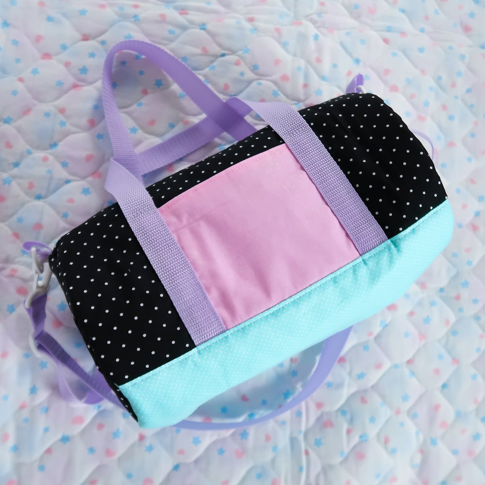 Round Duffle Bag: 09