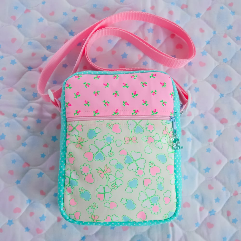 Crossbody Bag: 01