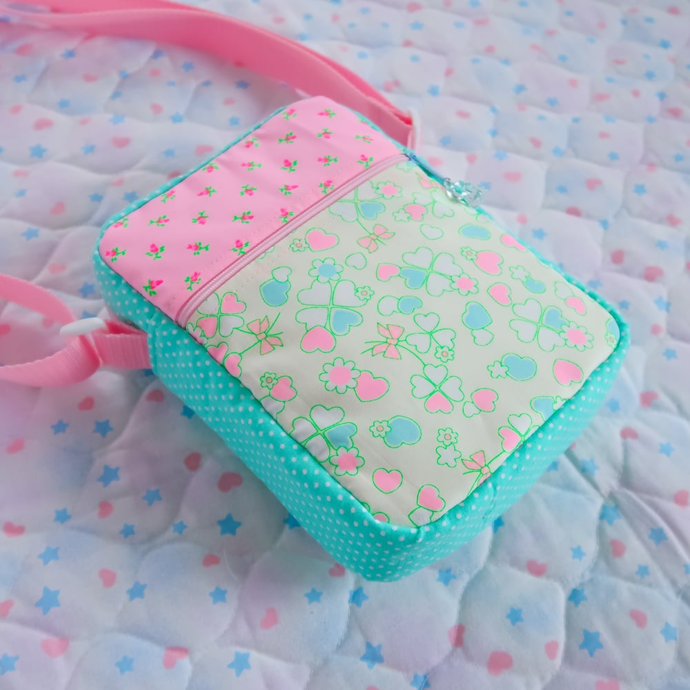 Crossbody Bag: 01