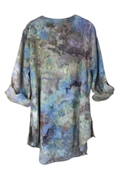 Image 4 of ♻️ UPCYCLED 2X Plus Linen Tunic Top in Soft Watercolor Ice Dye