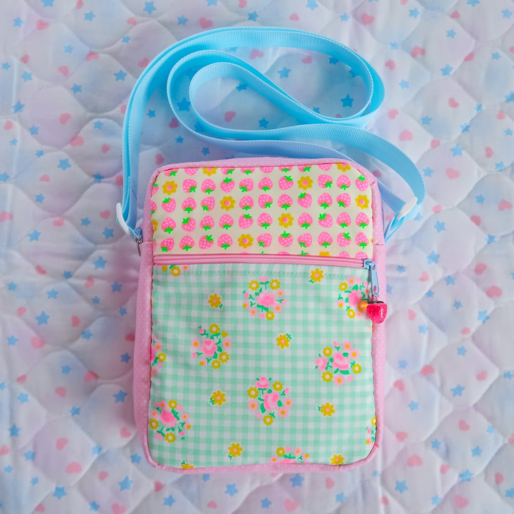 Crossbody Bag: 02