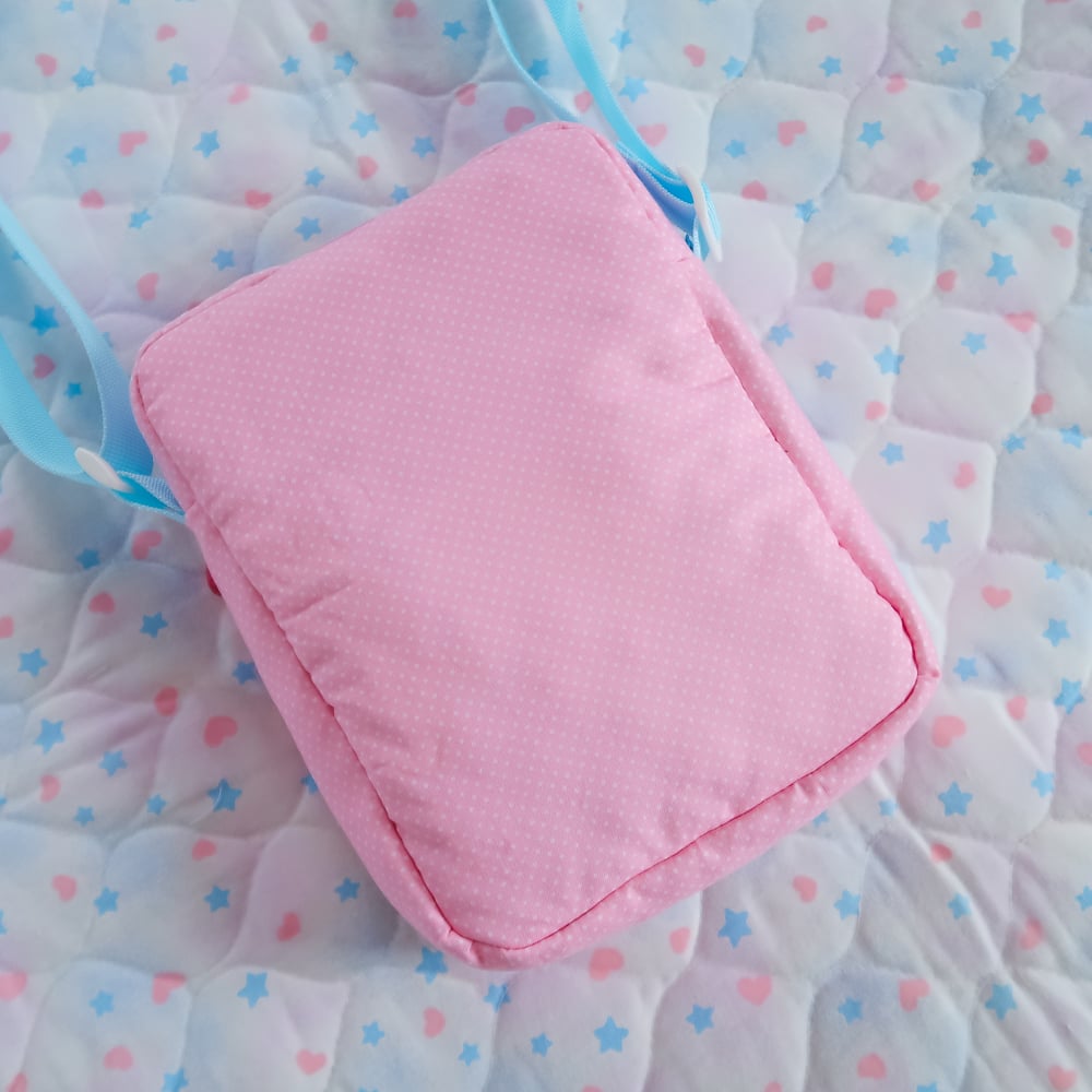 Crossbody Bag: 02