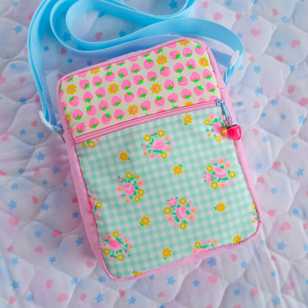 Crossbody Bag: 02
