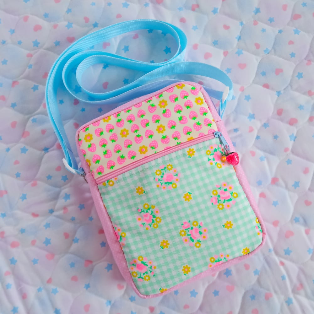 Crossbody Bag: 02