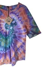 Image 3 of ♻️ UPCYCLED M Cotton Elbow Sleeve Tee in Earthy Spiral Ice Dye