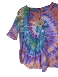 Image 4 of ♻️ UPCYCLED M Cotton Elbow Sleeve Tee in Earthy Spiral Ice Dye
