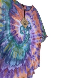 Image 6 of ♻️ UPCYCLED M Cotton Elbow Sleeve Tee in Earthy Spiral Ice Dye