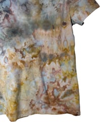 Image 7 of ♻️ UPCYCLED S Crochet V-Neck Tee in Muted Earthy Ice Dye