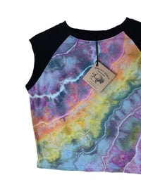 Image 6 of ♻️ UPCYCLED S Raglan Crop Top in Bright Geode Ice Dye