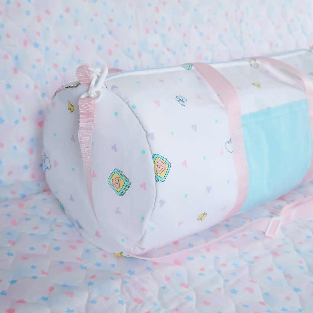 Large Round Duffle Bag: 01