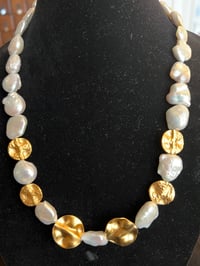Image 1 of Large pearl and yellow gold necklace