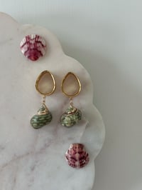 Image 2 of Jade Spiral Seashells (Gold)