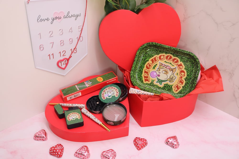 Image of Adorable Valentine’s Gift Set - Daphney Lighter, Tray, Grinder & HighCoolCat Cones -