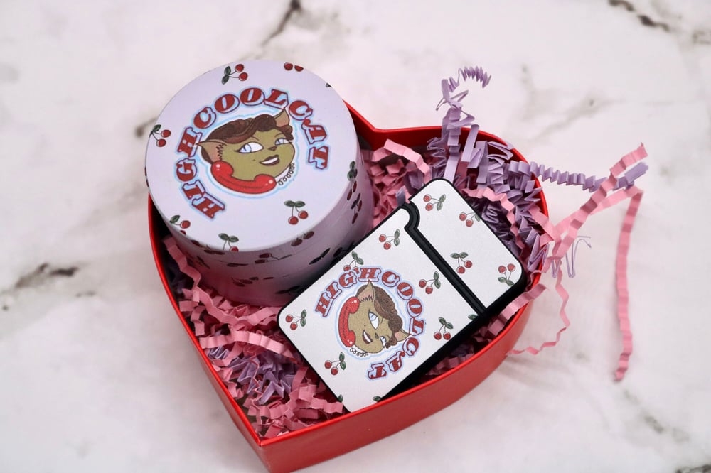 Image of Mini Gift Set - 62 MM Grinder & Lighter in Heart-Shaped Box - Perfect Convenient Gift