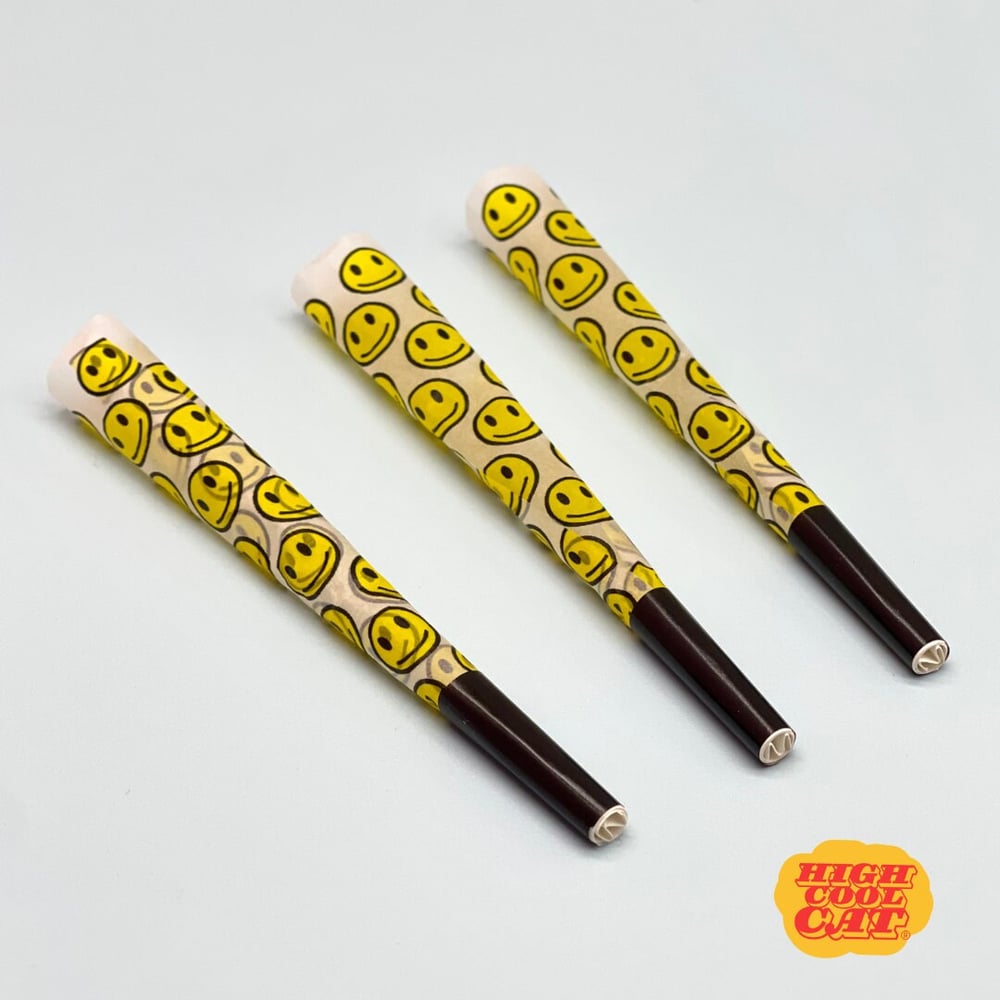 Image of Rainbow Paper Cones – Decorative Tubes for Party or Gift Use (Empty)-633209f1