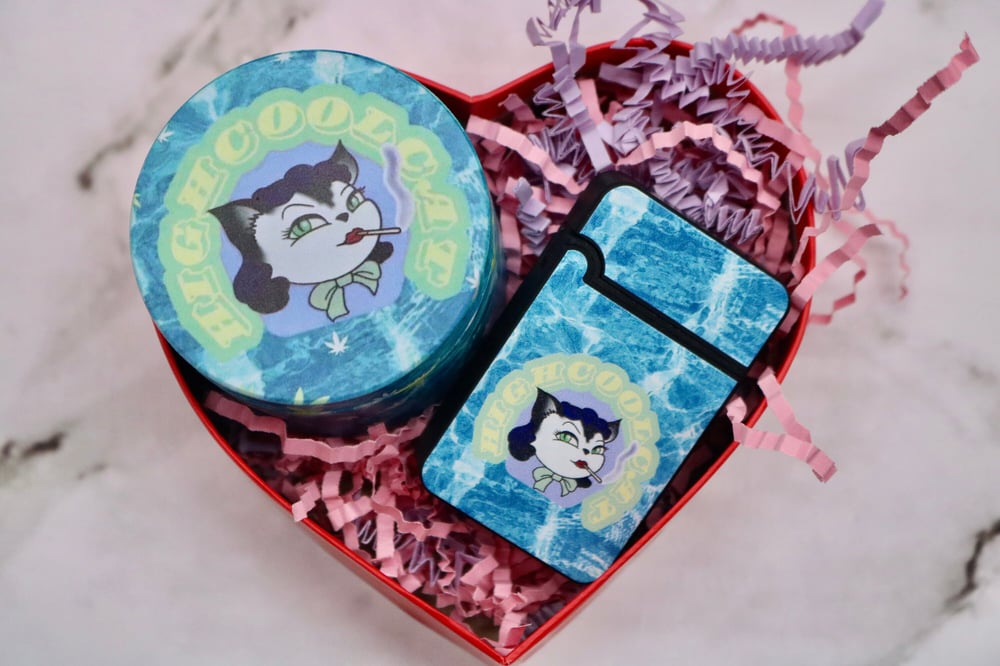 Image of Mini Gift Set - 62 MM Grinder & Lighter in Heart-Shaped Box - Perfect Convenient Gift