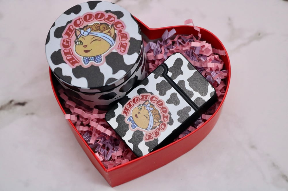 Image of Mini Gift Set - 62 MM Grinder & Lighter in Heart-Shaped Box - Perfect Convenient Gift
