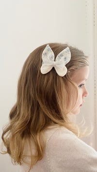 Image 2 of Cottage Butterfly // Forget me not