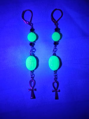 Radioactive rarities: Egytian elegance