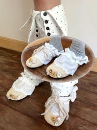 Image 1 of Handmade straw-woven shoes