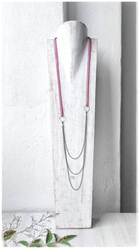 Image 1 of I FILI collana - Fucsia CASCATA Gunmetal