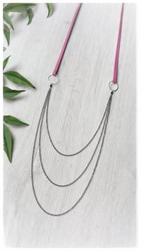 Image 4 of I FILI collana - Fucsia CASCATA Gunmetal